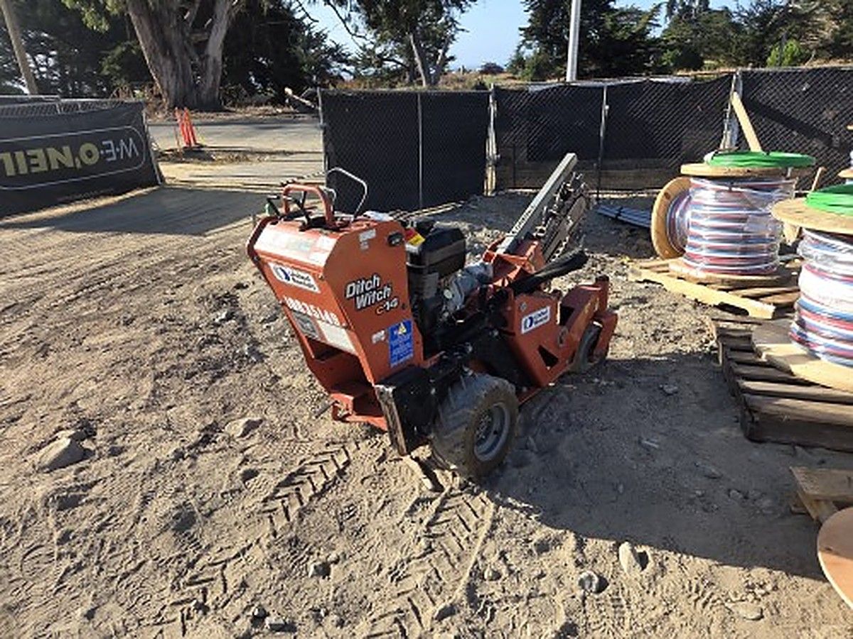 DITCHWITCH C14 photo 5