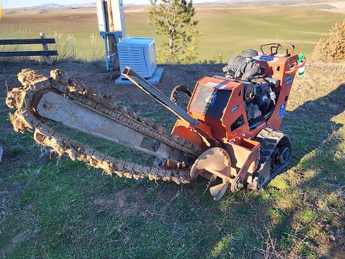 DITCHWITCH C24X photo 2