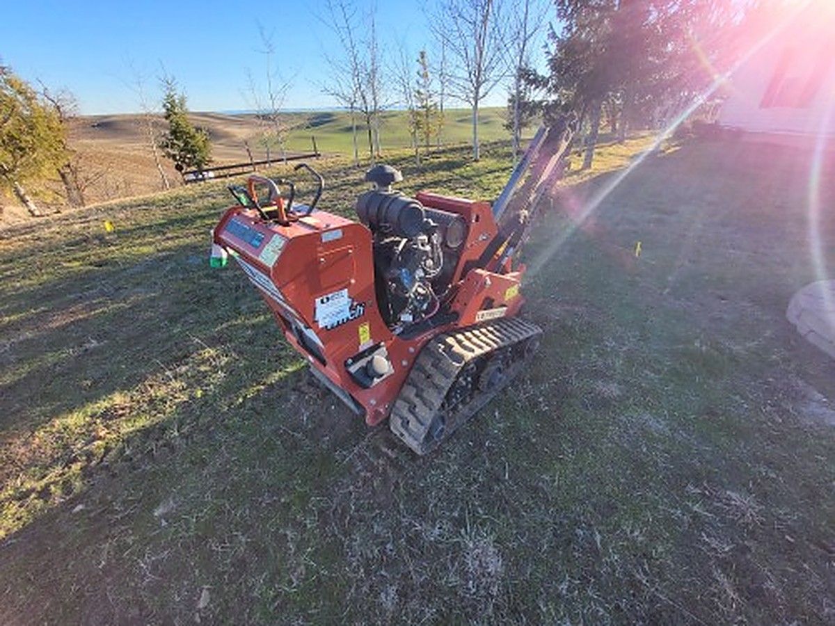 DITCHWITCH C24X photo 3