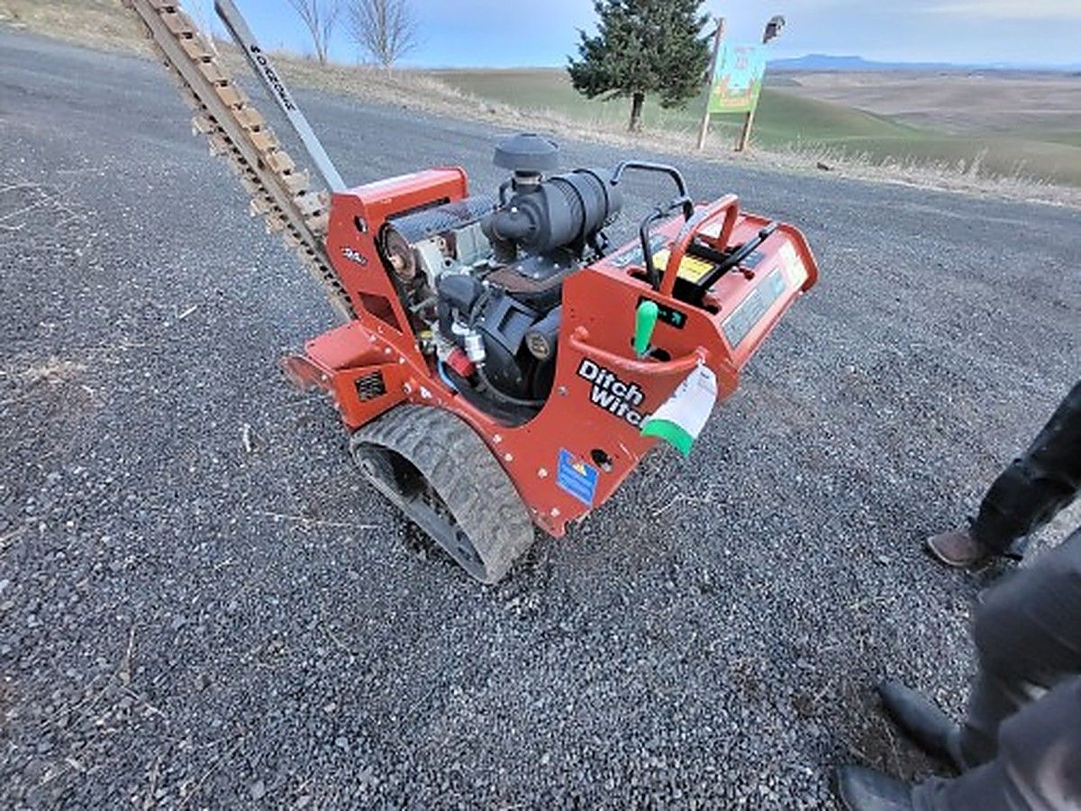 DITCHWITCH C24X photo 5