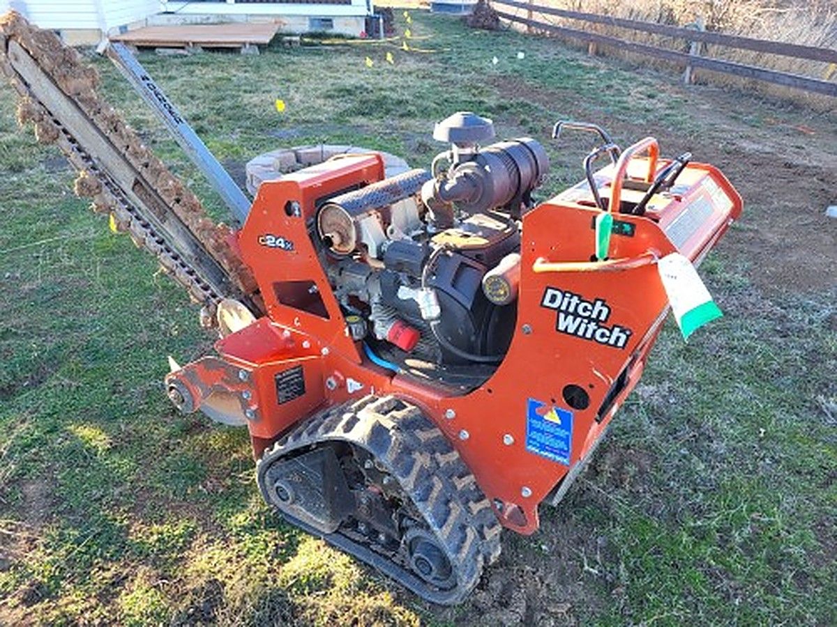 DITCHWITCH C24X photo 6