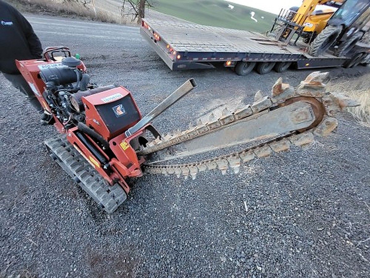 DITCHWITCH C24X photo 7