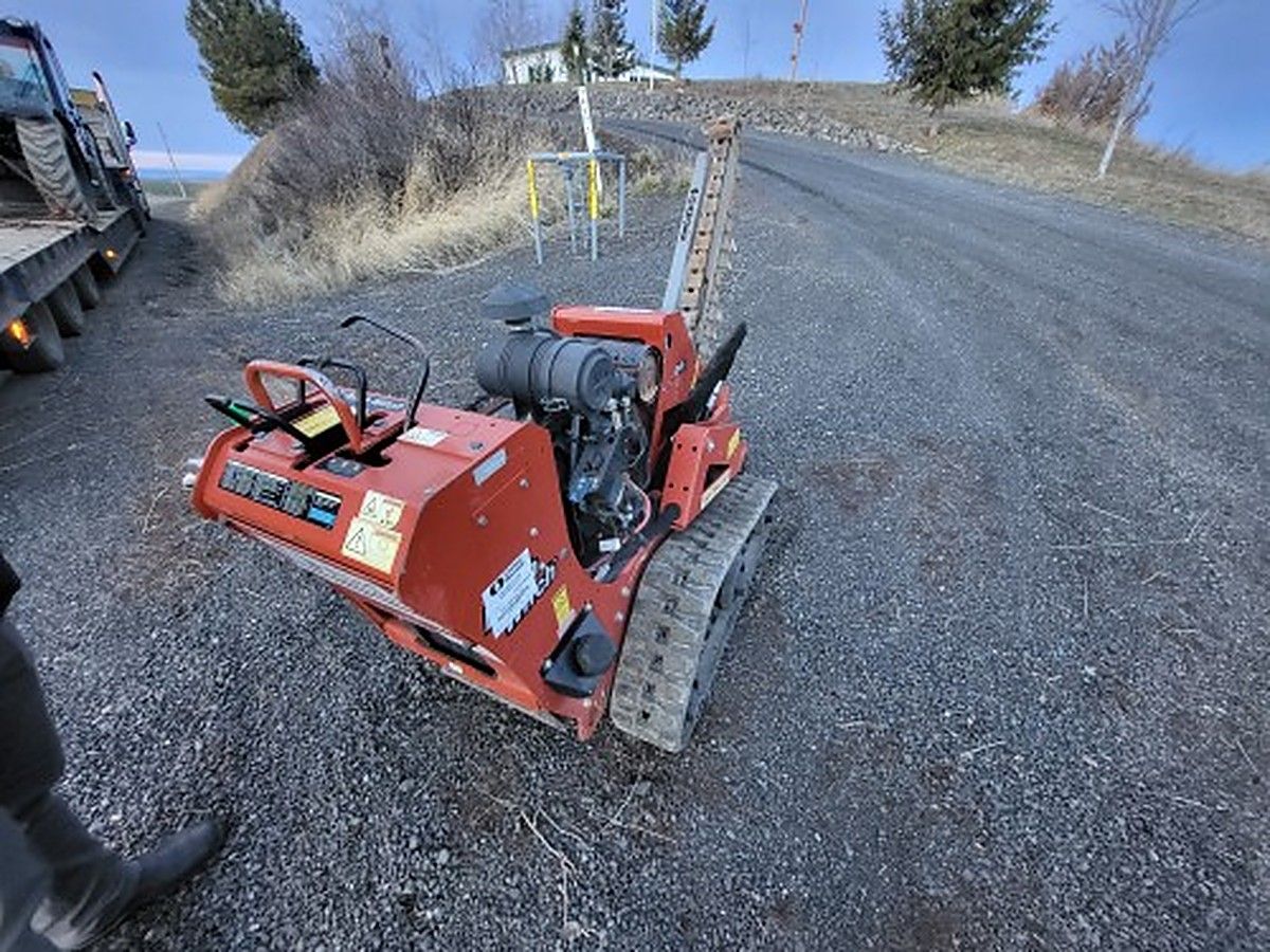 DITCHWITCH C24X photo 8