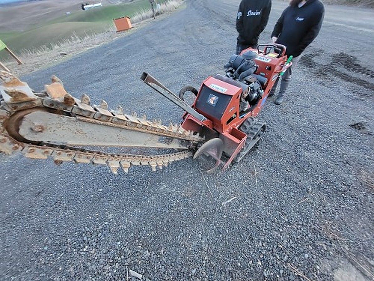DITCHWITCH C24X photo 9