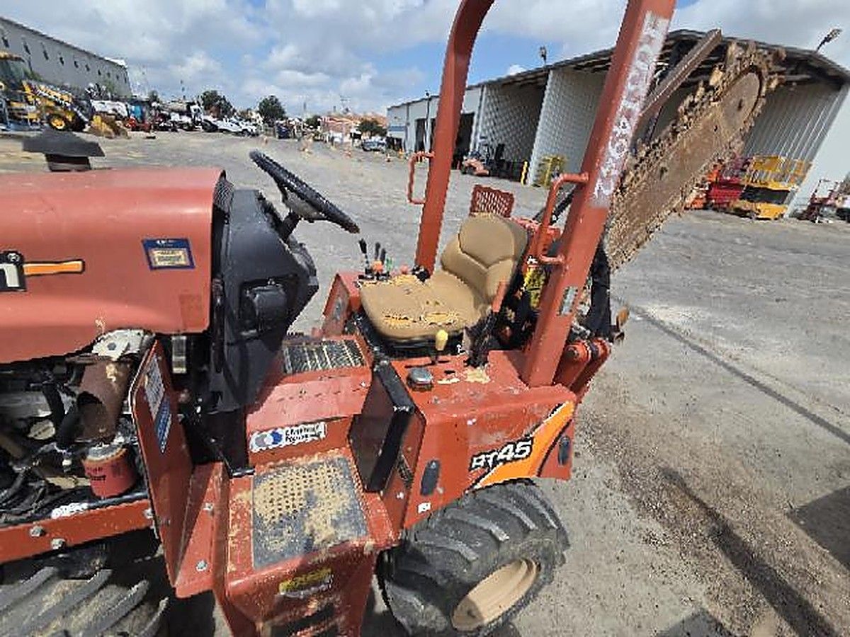 DITCHWITCH RT45 photo 2