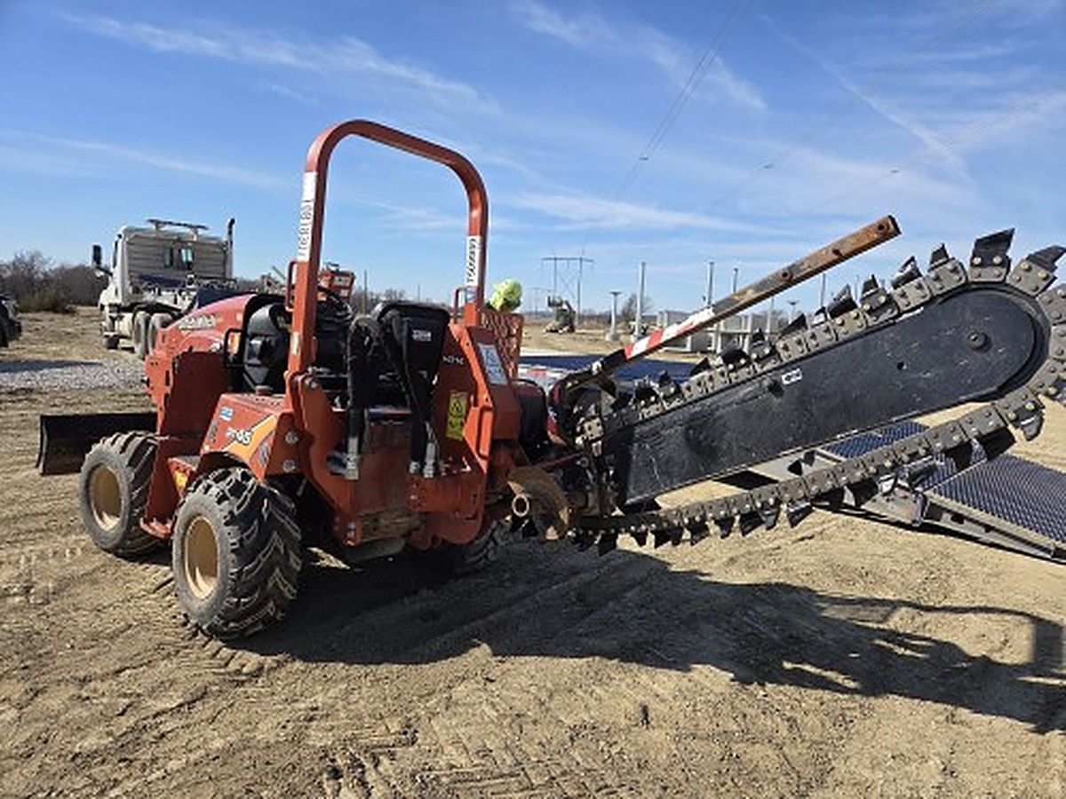 DITCHWITCH RT45 photo 3