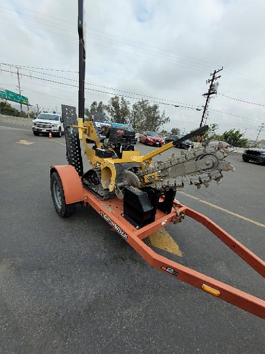 DITCHWITCH S2B photo 2