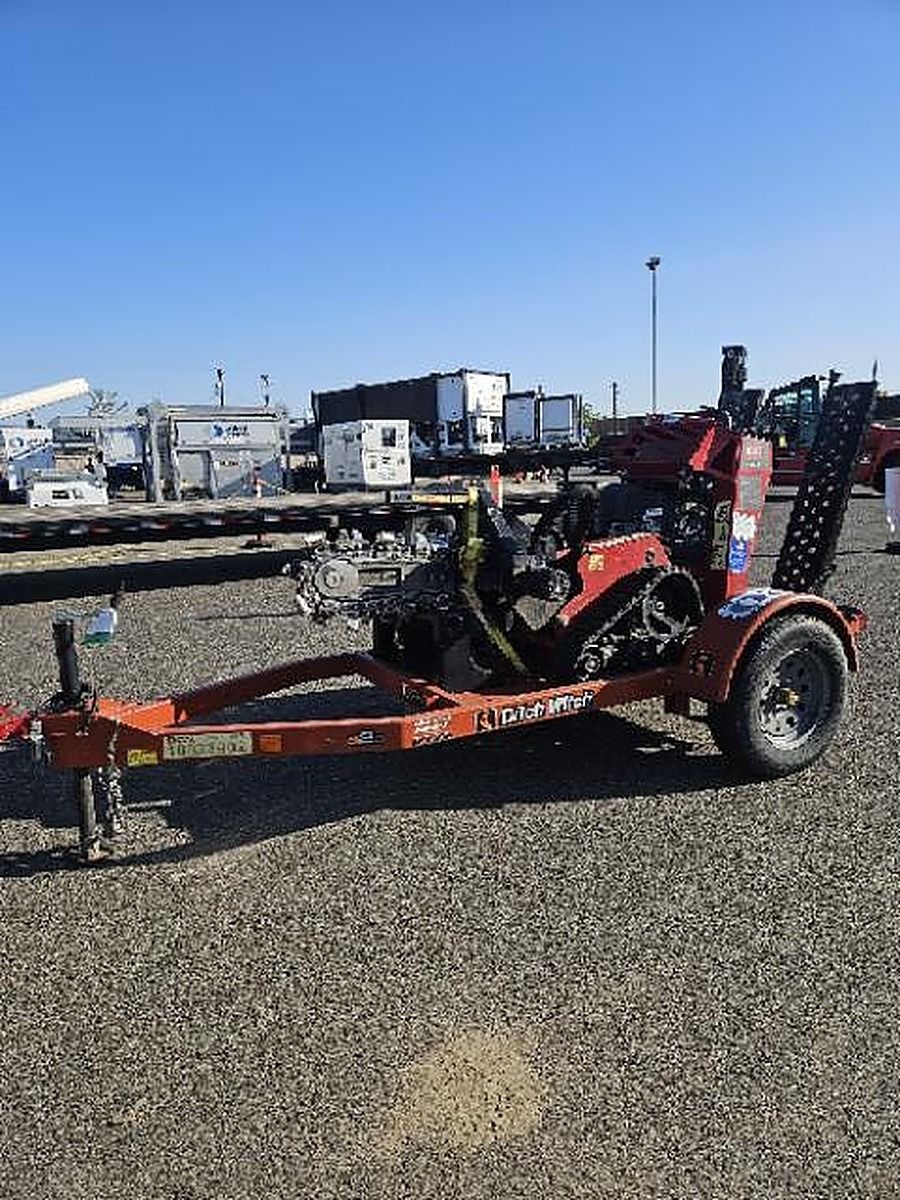 DITCHWITCH S2B photo 2