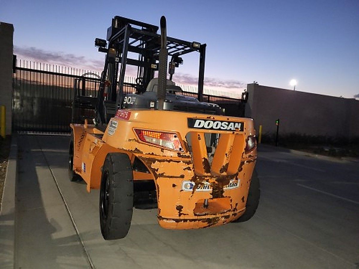 DOOSAN D90S-7 photo 8