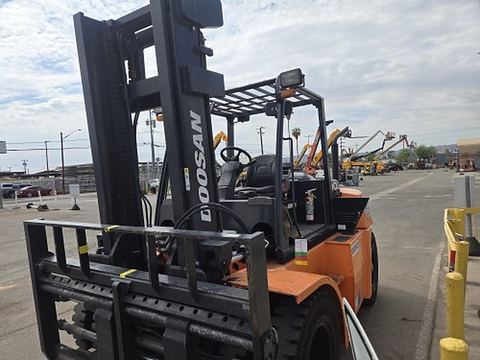 2018 DOOSAN D90S-7 Forklift Whse 20000-22499# Pneumatic
