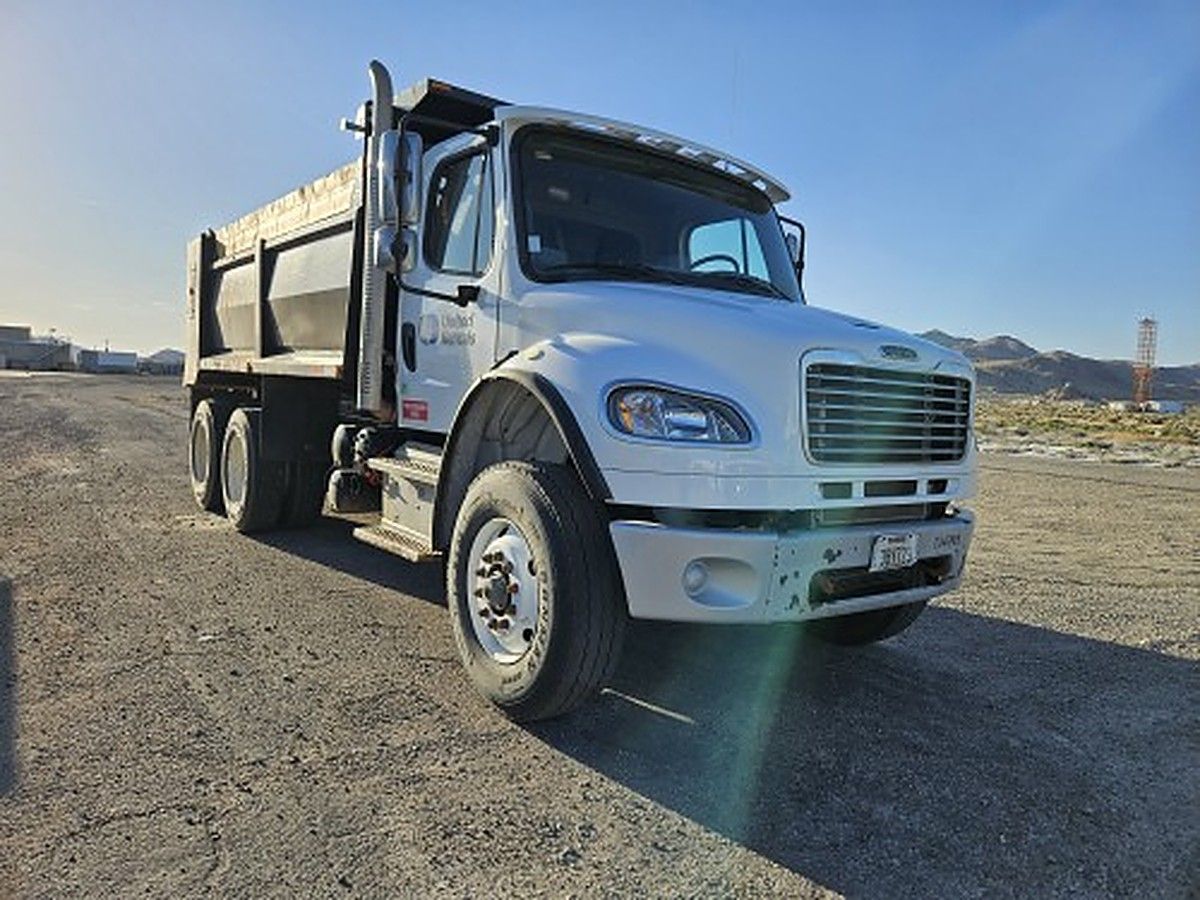 FREIGHTLNR M2-106HD photo 6