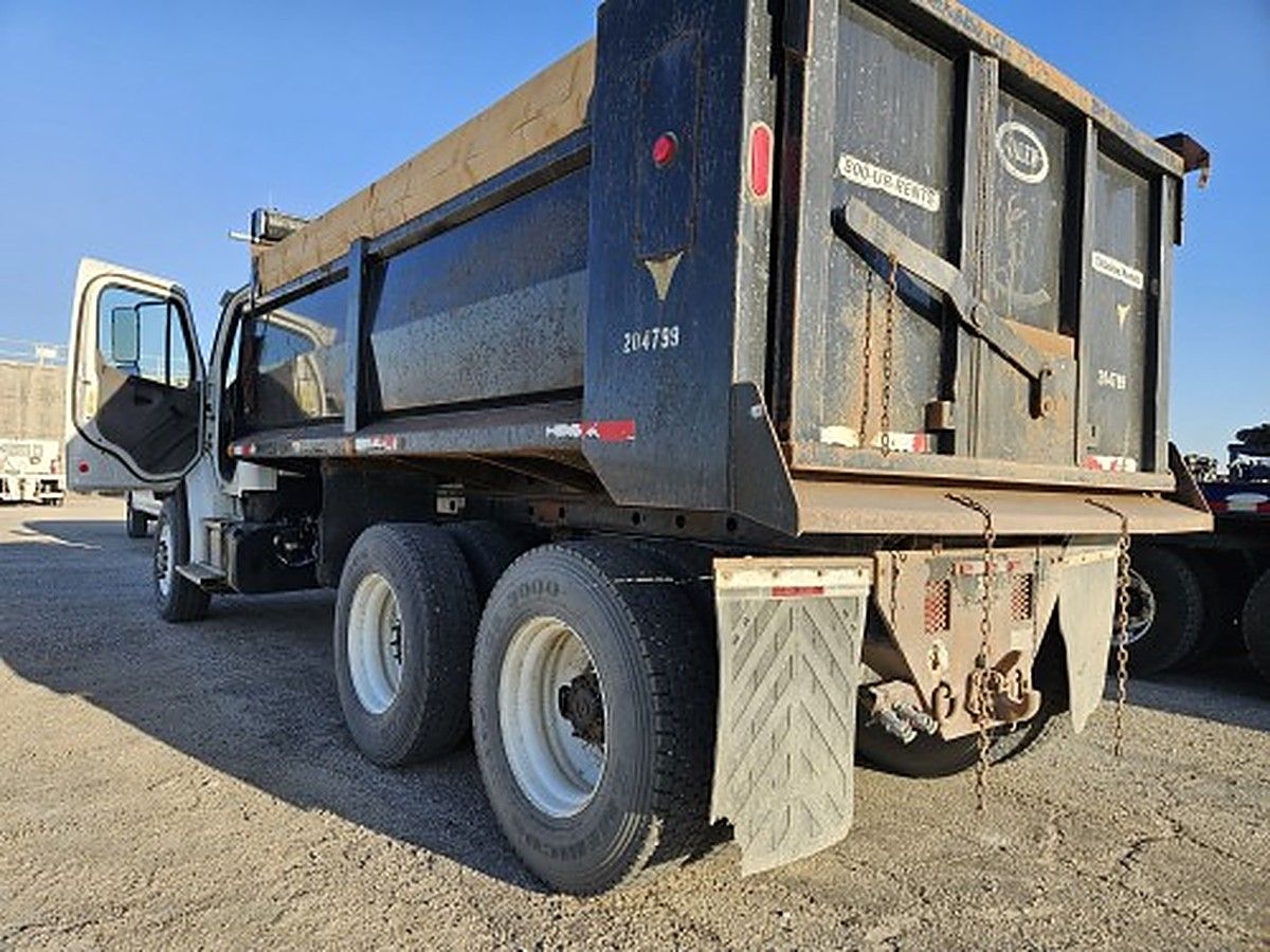 FREIGHTLNR M2-106HD photo 8