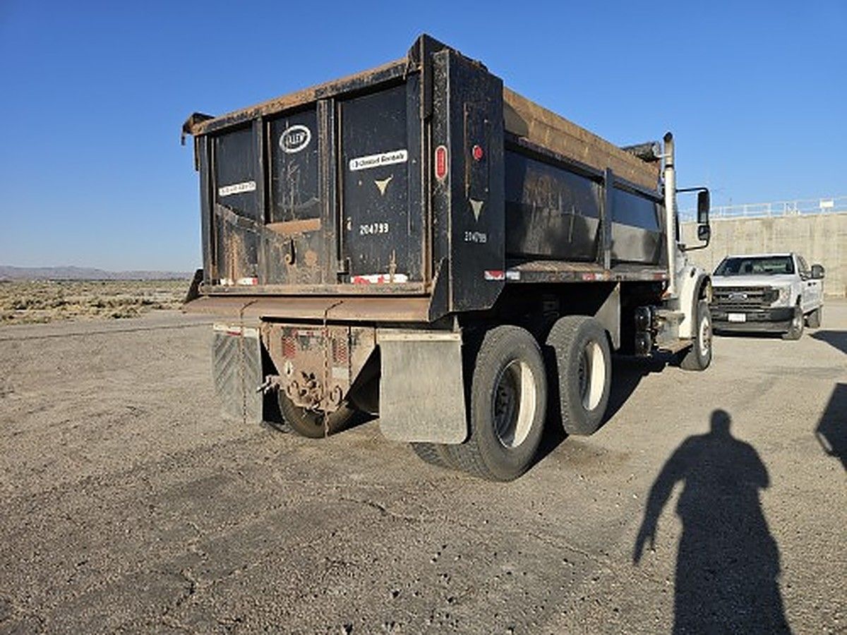 FREIGHTLNR M2-106HD photo 9