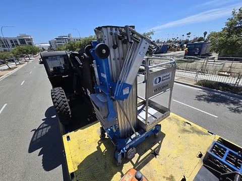 2018 GENIE AWP-30SDC Pusharound 26-35' Dc