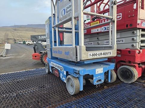 2018 GENIE GR-20 Vertical Lift 18-20' Elec Self Propelled