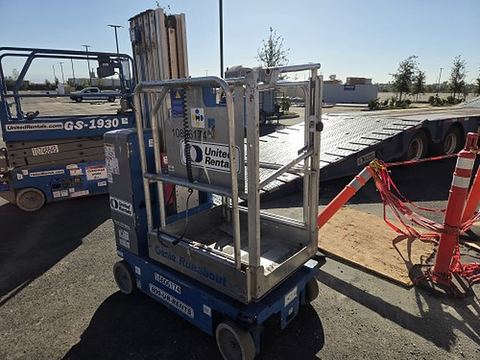 2018 GENIE GR-20 Vertical Lift 18-20' Elec Self Propelled