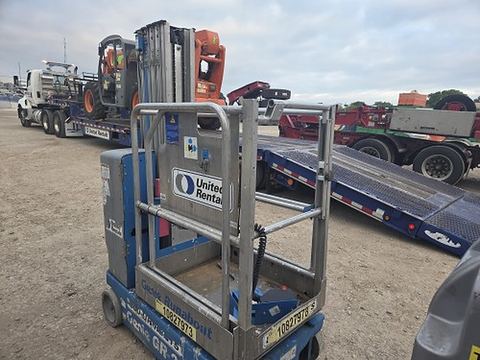 2018 GENIE GR-20 Vertical Lift 18-20' Elec Self Propelled