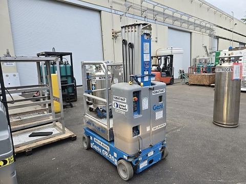 2018 GENIE GR-20 Vertical Lift 18-20' Elec Self Propelled