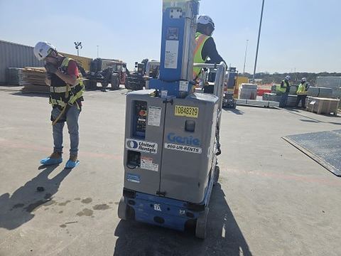 2018 GENIE GR-20 Vertical Lift 18-20' Elec Self Propelled