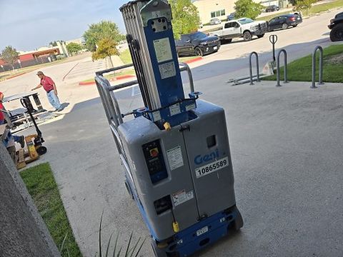 2018 GENIE GR-20 Vertical Lift 18-20' Elec Self Propelled