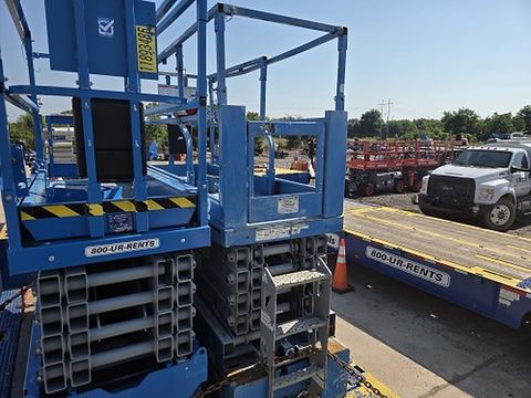 2018 GENIE GS-3232 Scissor Lift 30-33' Electric 32" Wide