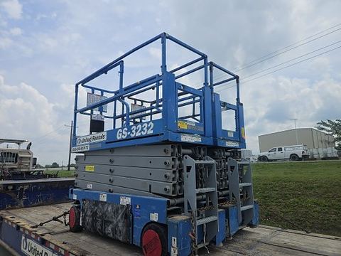 2018 GENIE GS-3232 Scissor Lift 30-33' Electric 32" Wide