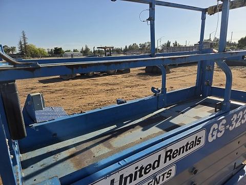 2018 GENIE GS-3232 Scissor Lift 30-33' Electric 32" Wide