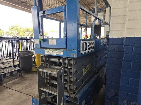 2018 GENIE GS-3232 Scissor Lift 30-33' Electric 32" Wide