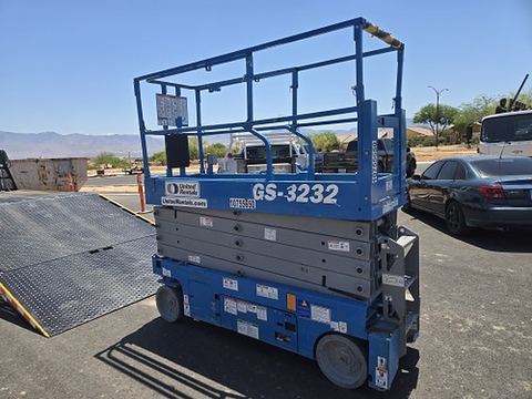 2018 GENIE GS-3232 Scissor Lift 30-33' Electric 32" Wide