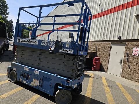2018 GENIE GS-3232 Scissor Lift 30-33' Electric 32" Wide