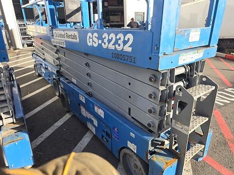 2018 GENIE GS-3232 Scissor Lift 30-33' Electric 32" Wide