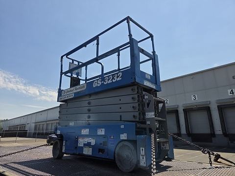 2018 GENIE GS-3232 Scissor Lift 30-33' Electric 32" Wide