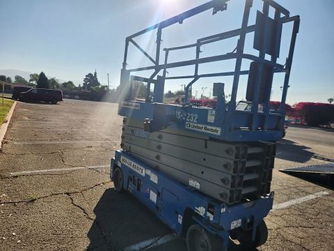 2018 GENIE GS-3232 Scissor Lift 30-33' Electric 32" Wide