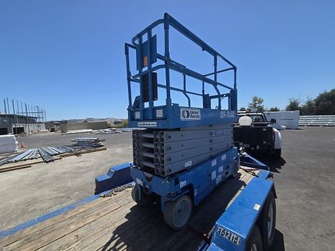 2018 GENIE GS-3232 Scissor Lift 30-33' Electric 32" Wide