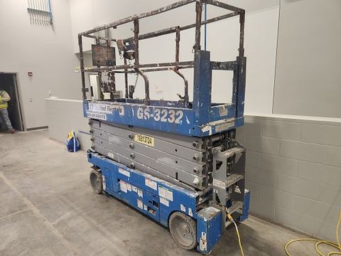 2018 GENIE GS-3232 Scissor Lift 30-33' Electric 32" Wide