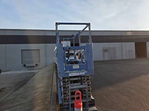 2018 GENIE GS-3232 Scissor Lift 30-33' Electric 32" Wide