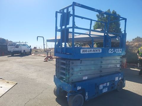 2018 GENIE GS-3232 Scissor Lift 30-33' Electric 32" Wide