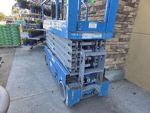 2018 GENIE GS-3232 Scissor Lift 30-33' Electric 32" Wide