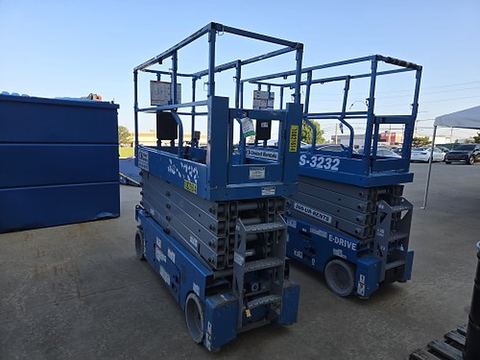 2018 GENIE GS-3232 Scissor Lift 30-33' Electric 32" Wide