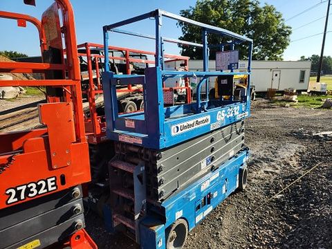 2018 GENIE GS-3232 Scissor Lift 30-33' Electric 32" Wide