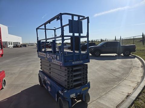 2018 GENIE GS-3232 Scissor Lift 30-33' Electric 32" Wide