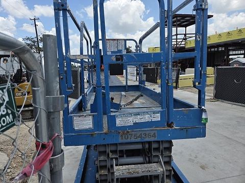 2018 GENIE GS-3246 Scissor Lift 30-35' Electric 46-48" Wide