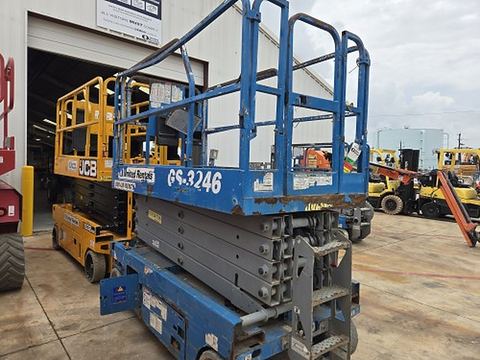 2018 GENIE GS-3246 Scissor Lift 30-35' Electric 46-48" Wide