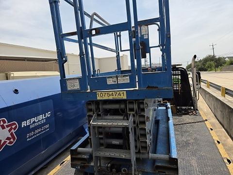 2018 GENIE GS-3246 Scissor Lift 30-35' Electric 46-48" Wide