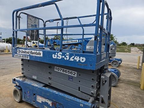 2018 GENIE GS-3246 Scissor Lift 30-35' Electric 46-48" Wide
