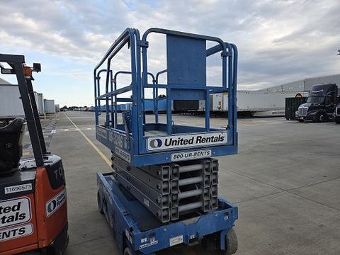 2018 GENIE GS-3246 Scissor Lift 30-35' Electric 46-48" Wide