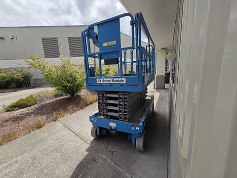 2018 GENIE GS-3246 Scissor Lift 30-35' Electric 46-48" Wide