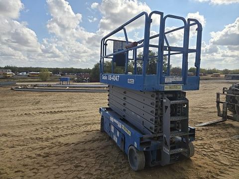 2018 GENIE GS-4047 Scissor Lift 39-40' Electric 45-48"Wide