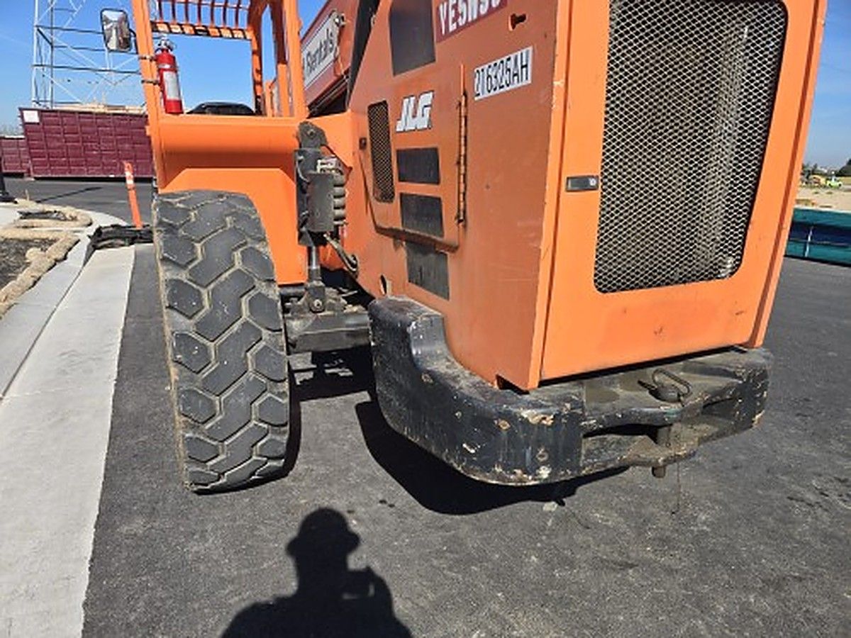 JLG 10054 photo 4