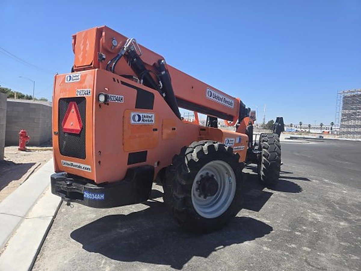 JLG 10054 photo 3